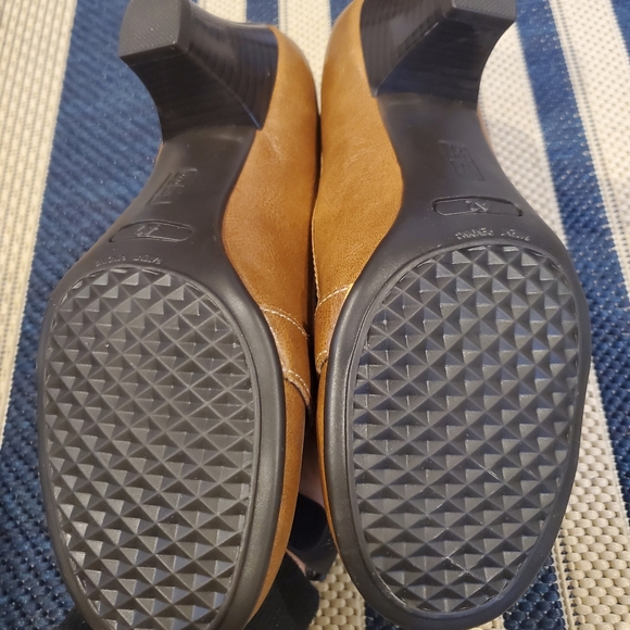 BRAND NEW with tags A2 with Heelrest - Picture 3 of 10